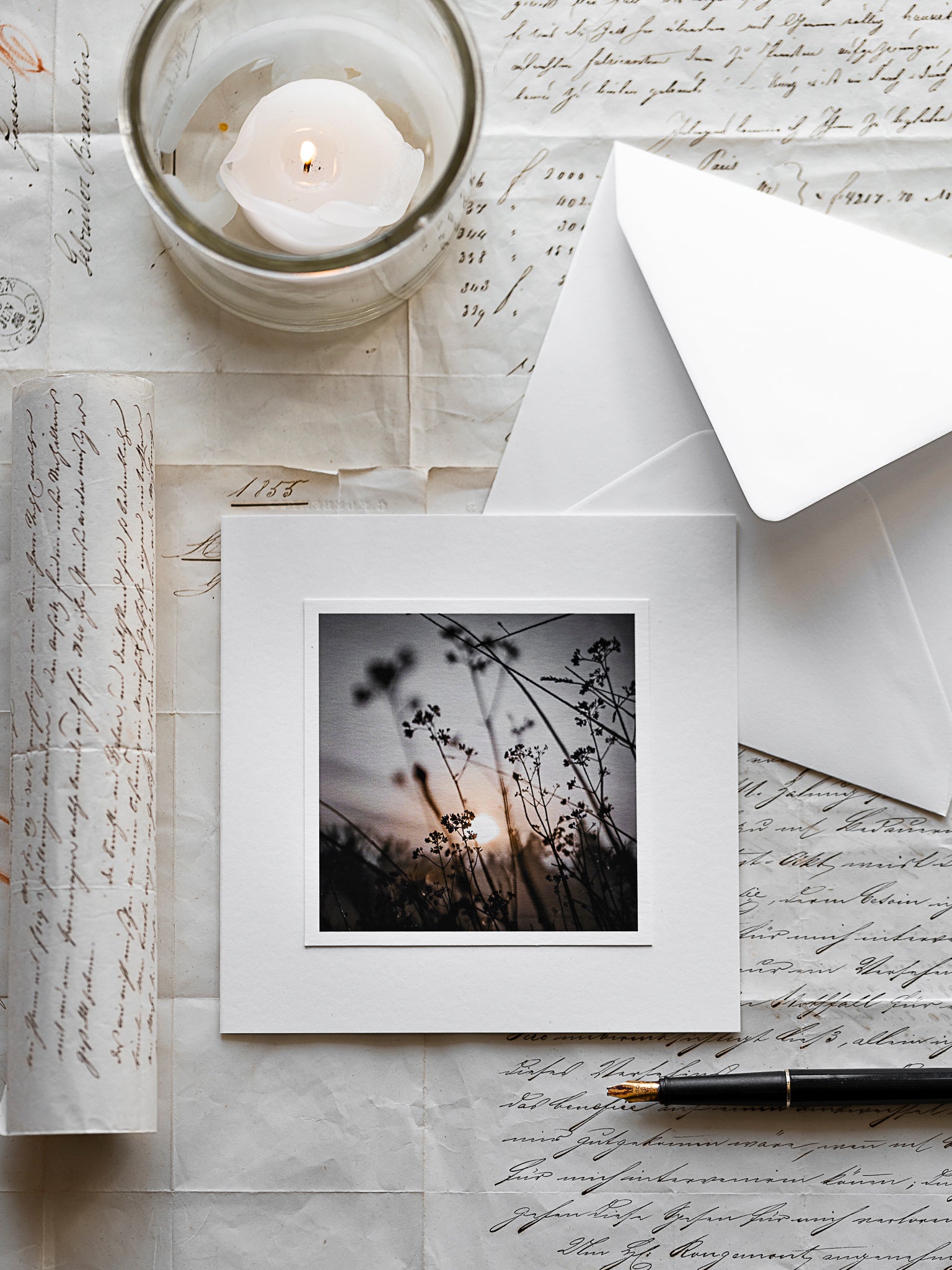 Einfühlsame Trauerkarte mit Wiesen-Sonnenuntergang, 15x15cm Klappkarte mit Einlegeblatt